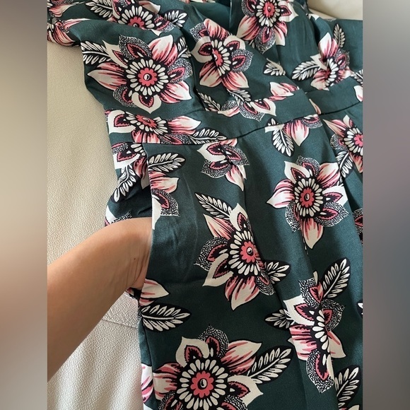 ANN Taylor LOFT-  Faraway floral romper - Picture 7 of 9